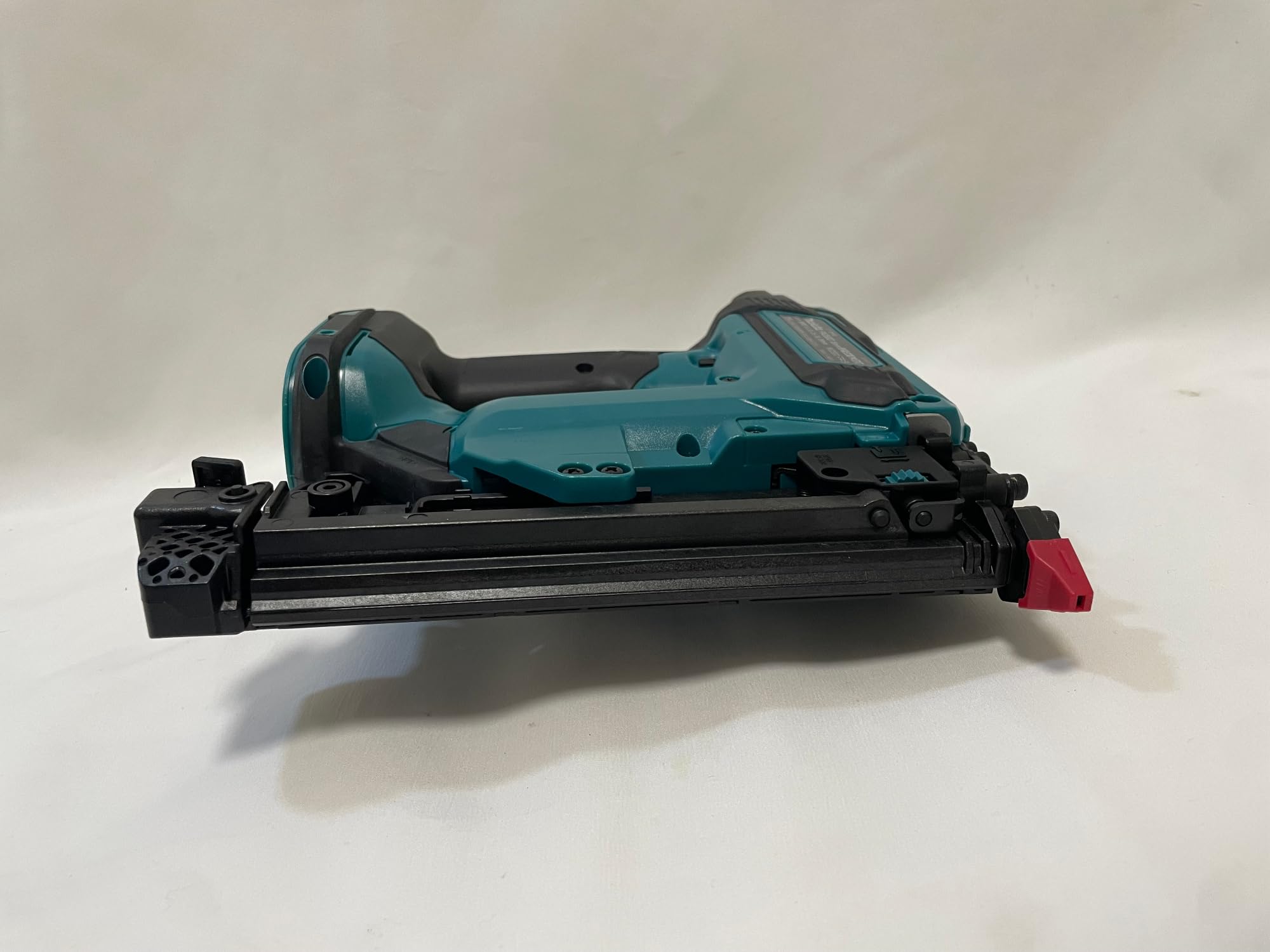 Amazon | マキタ(Makita) 35ミリ充電式面木釘打 18V6Ah バッテリ